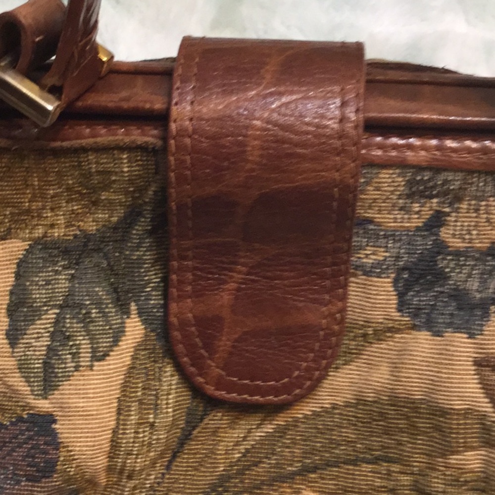 Purse - Picture 2 of 8